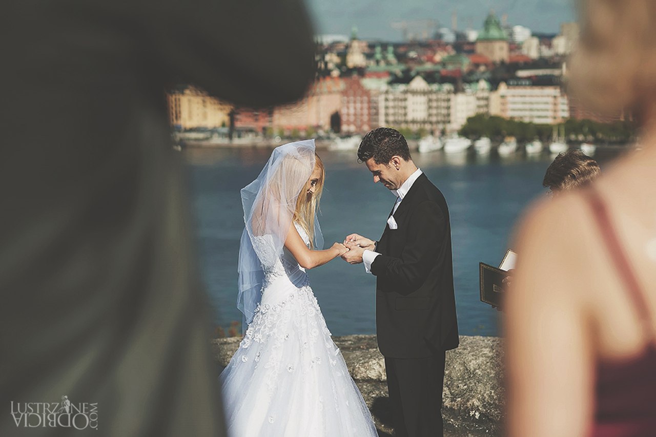 ślub w Szwecji na przedmieściach