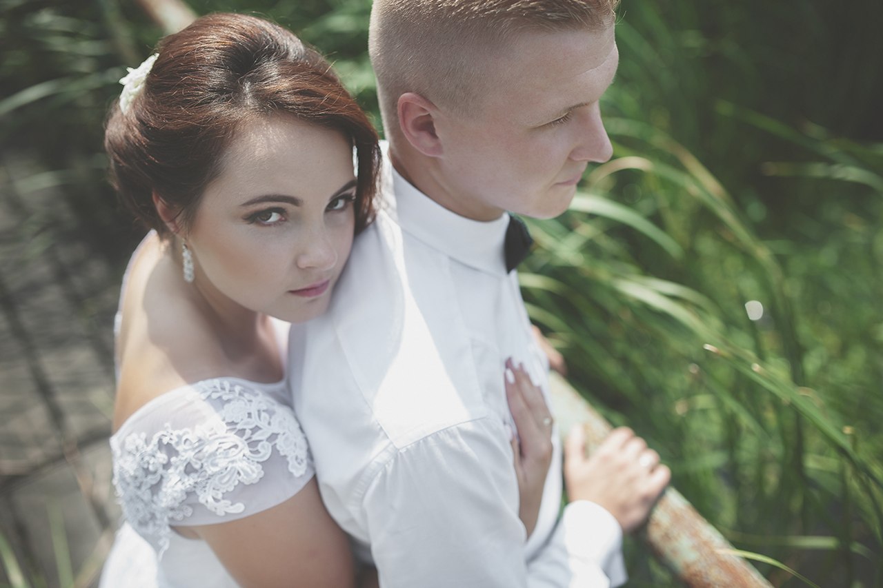 para ślubna na sesji plenerowej