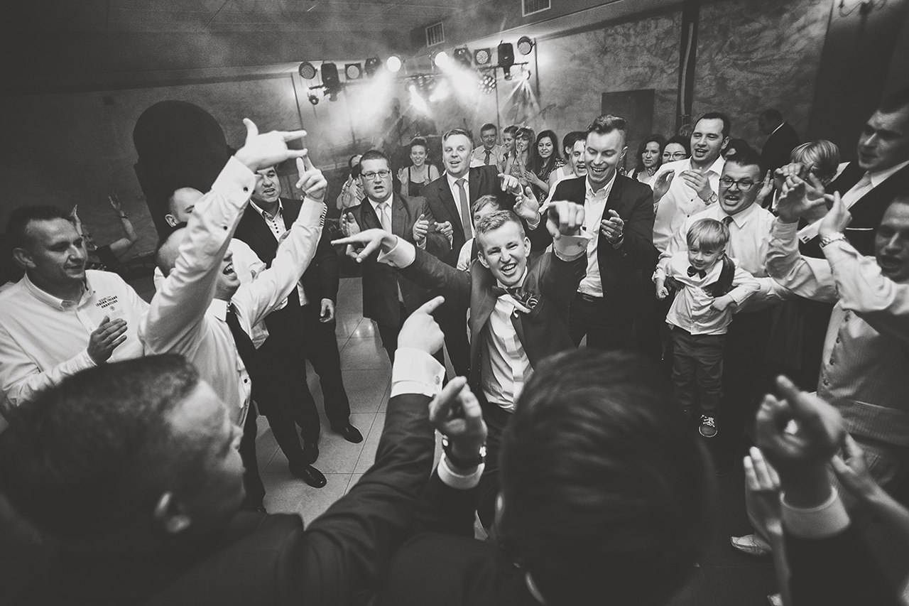 szalone zdjęcia ślubne z wesela