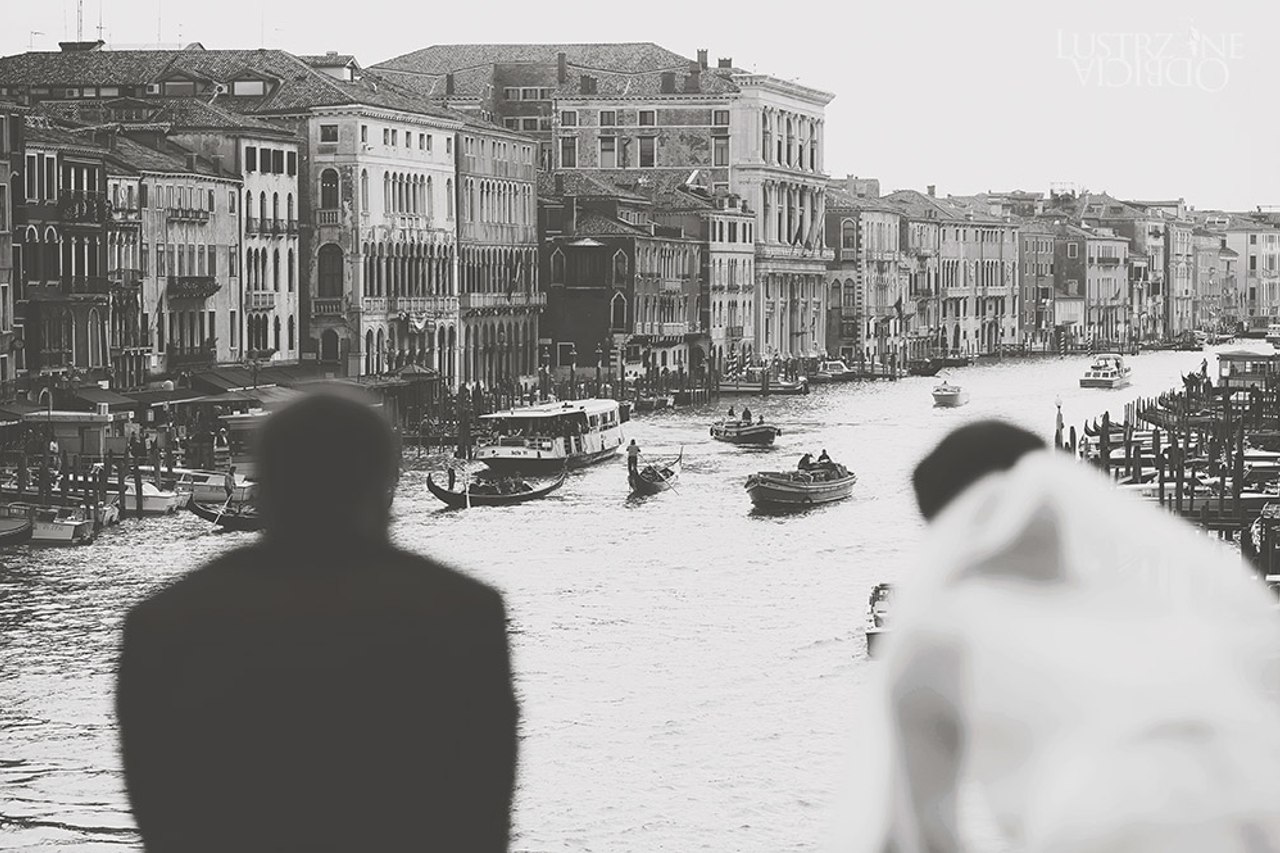 zdjęcie ślubne na Moście Rialto w Wenecji