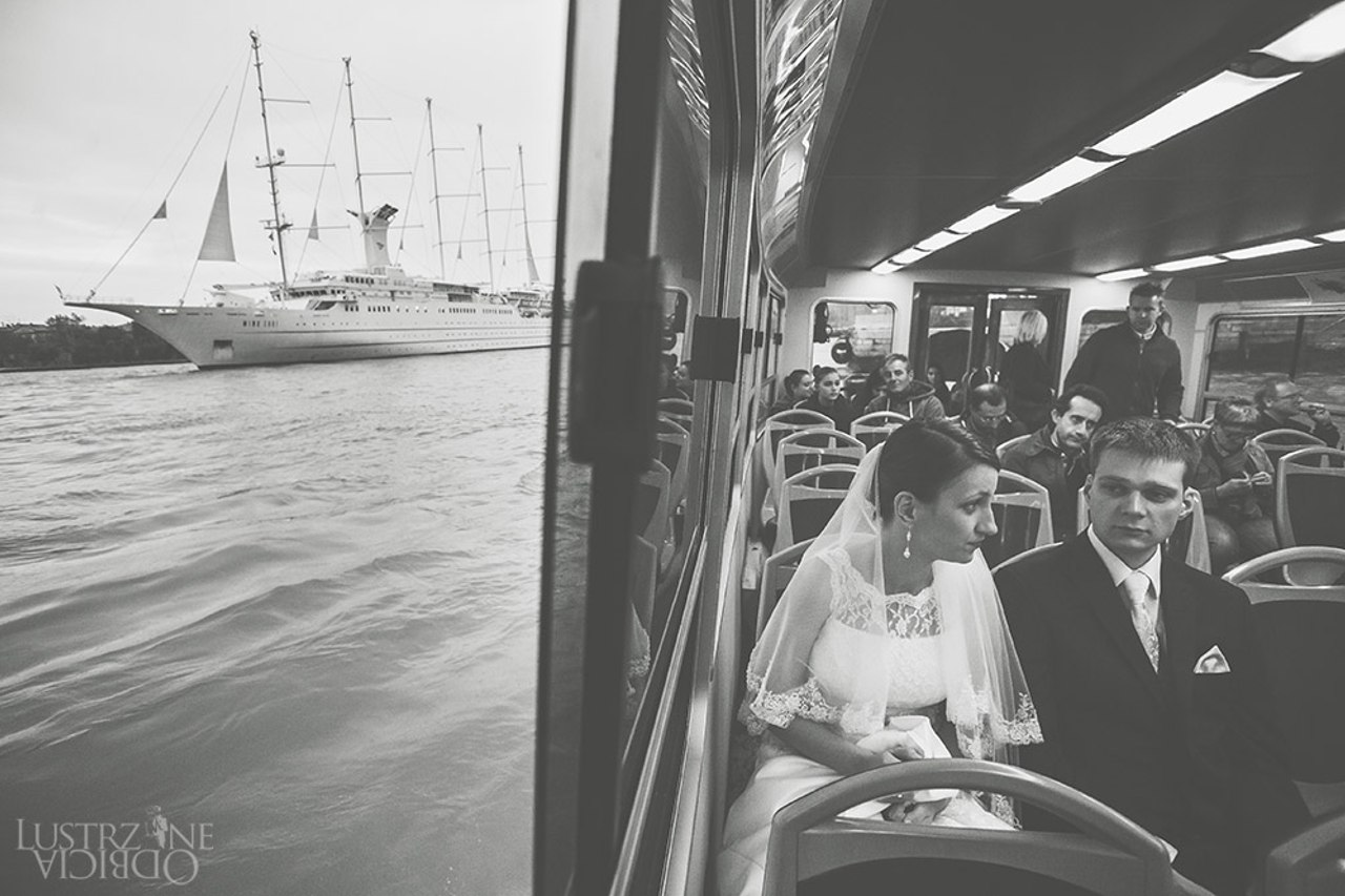 prom płynący do Wenecji