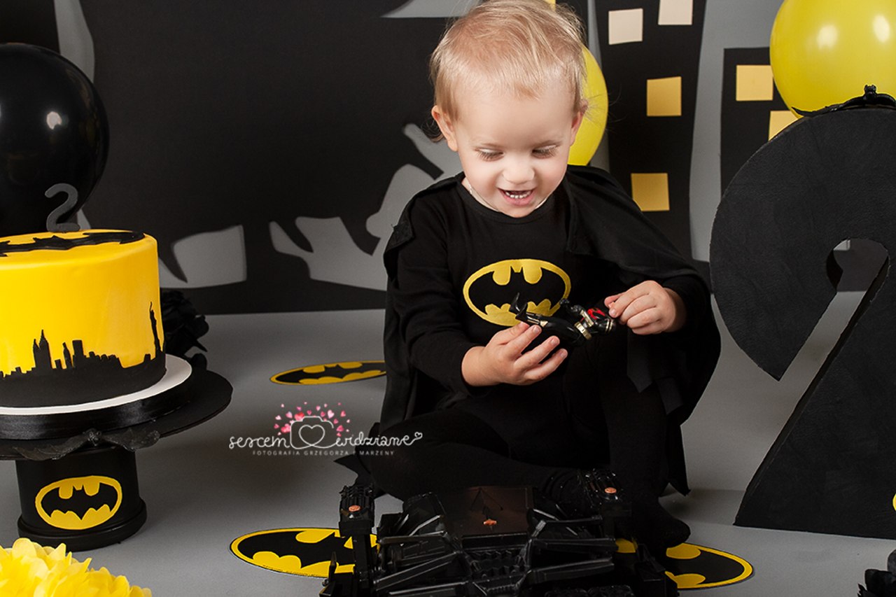 mały batman na zdjęciu