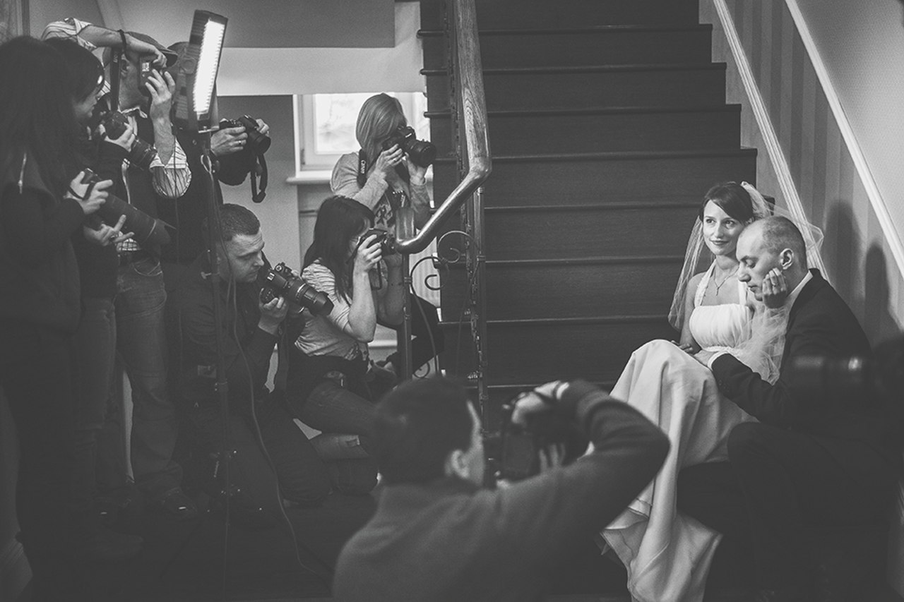 modele Pary Ślubne pozują dla fotografów ślubnych