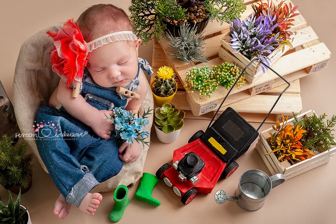 sesje fotograficzne dzieci w stylizacji ogrodniczki