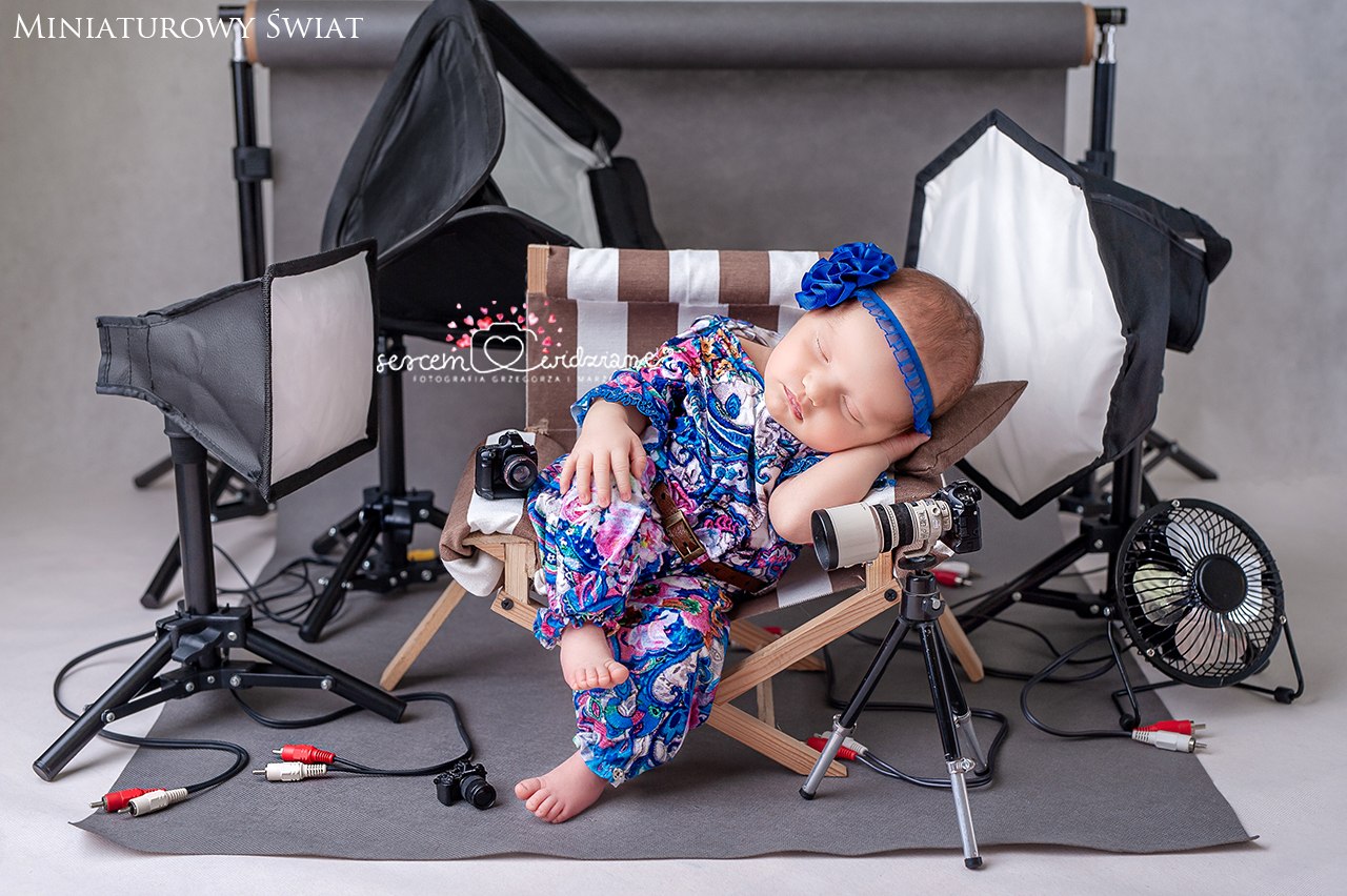 zdjęcie dziewczynki na planie noworodkowym fotografa