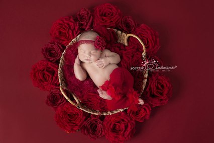noworodkowe zdjęcia w czerwonym kolorze