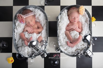 Sesja noworodkowa Bliźniaczek dziewczynek
