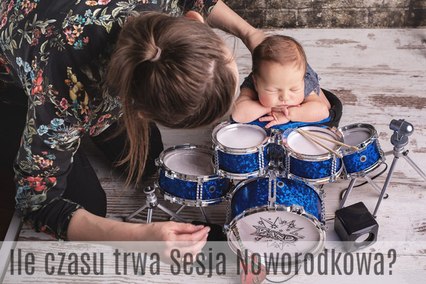 układanie noworodka do sesji zdjęciowej