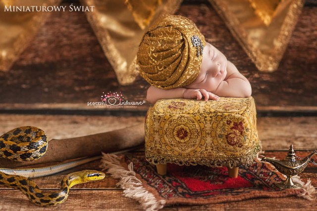 zmontowane zdjęcie noworodka