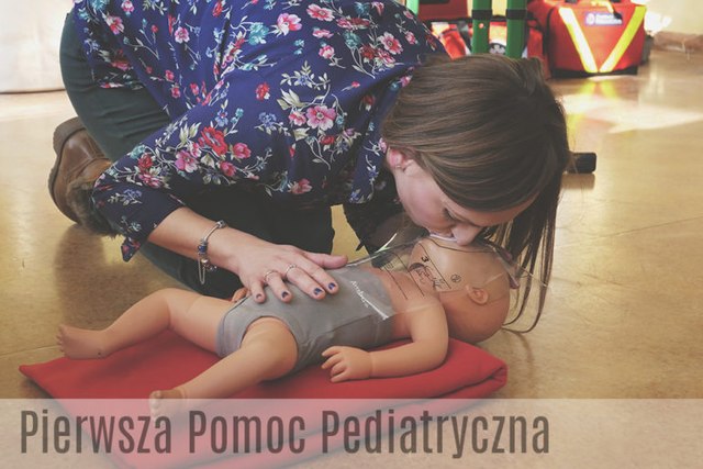 Kurs ratowania noworodka - ćwiczenia na manekinie