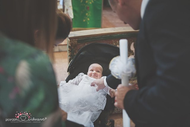 córeczka w wózku na chrzcie świętym