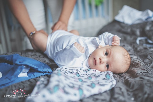 ubieranie dziecka na chrzest Świety
