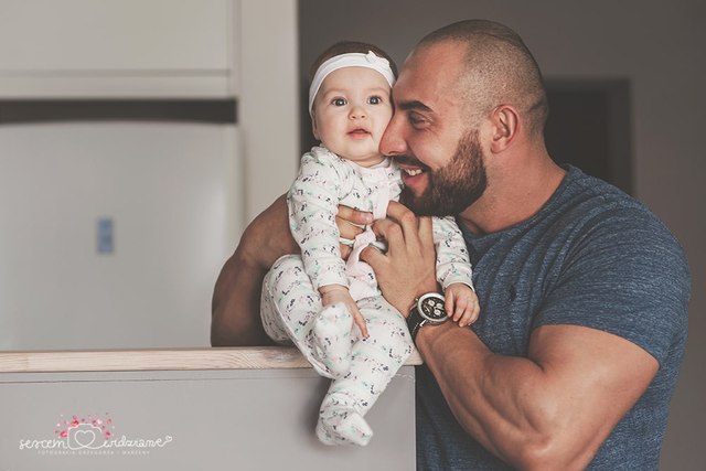 fotografa na chrzest w domu na przygotowaniach