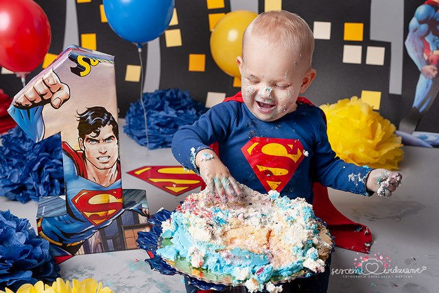 cake smash superman
