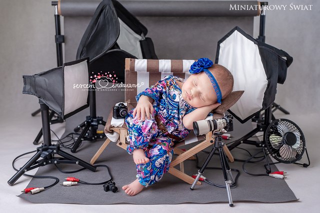 sesja noworodka na planie zdjęciowym fotografa