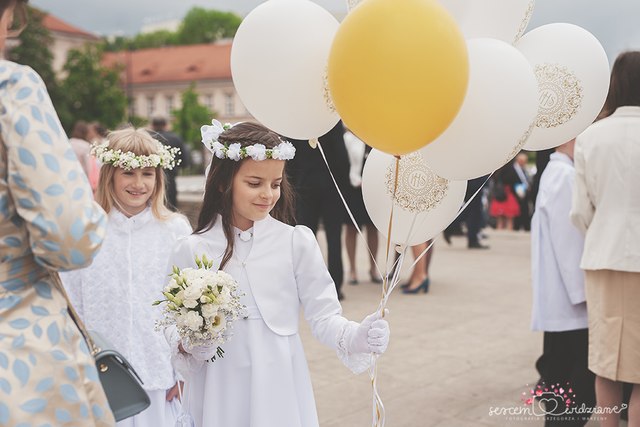 Komunia Święta dziewczynki