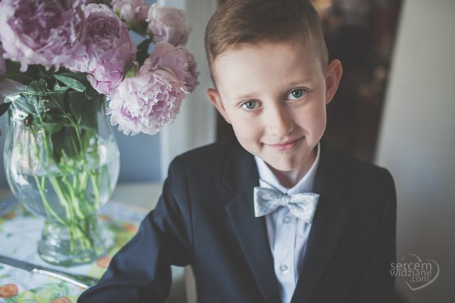 portret chłopca na kominii