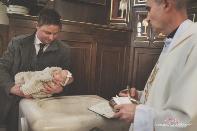 reportaż z chrztu na młocinach