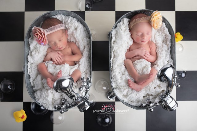 Sesja noworodkowa Bliźniaczek dziewczynek