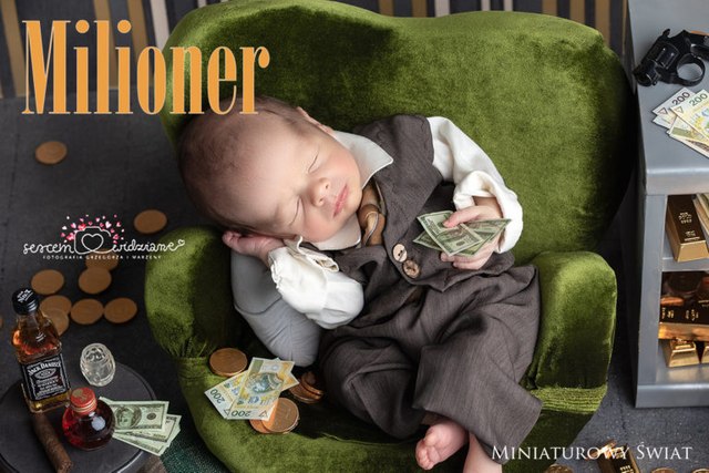 zdjęcie noworodka – Miniaturowy Świat, stylizacja Milioner